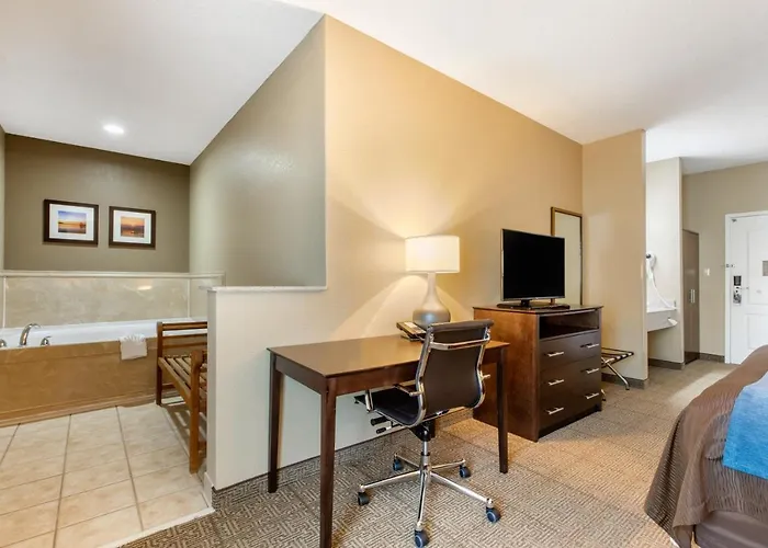 Comfort Inn & Suites Bryant - Benton